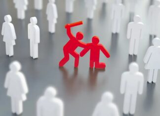 Explicaţiile psihologului: Efectul BYSTANDER (”spectatorul”) și difuzarea responsabilității