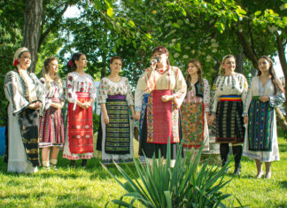 Imagini de la concertul extraordinar de folclor susținut de studenții Facultății de Arte din Constanța, la Grădina Culturală Callatis