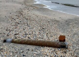 Tubul unei rachete a fost descoperit pe malul mării, în zona Periboina – Săcele. Precizări ale Forțelor Navale Române