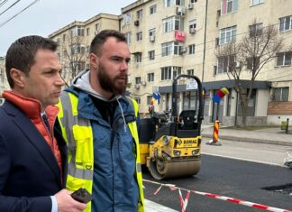 Continuă lucrările de asfaltare a străzilor din centrul Mangaliei