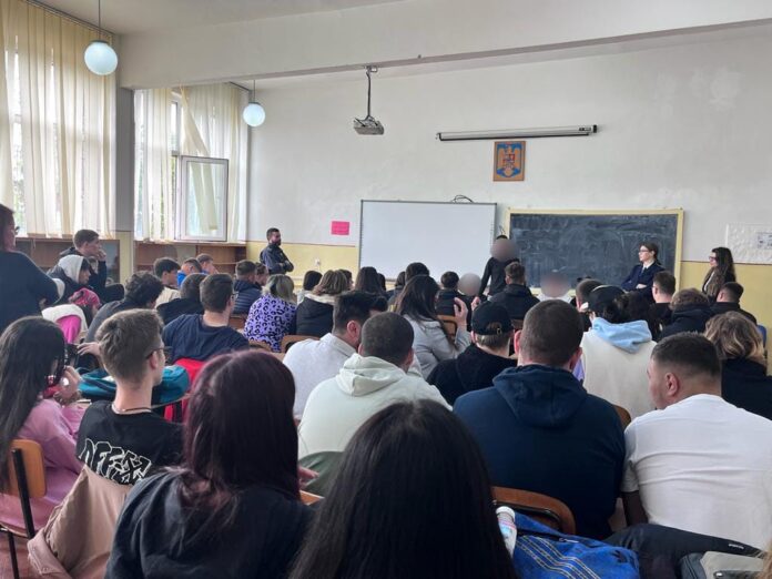 Elevi de la Liceul Tehnologic Ion Bănescu din Mangalia