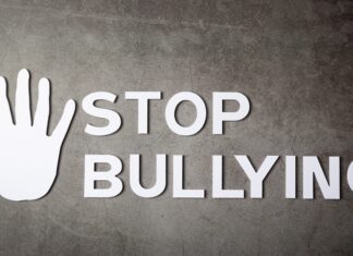 Bullying-ul în mediul școlar, dezbătută de elevii Colegiului Economic Mangalia împreună cu polițiștii de proximitate