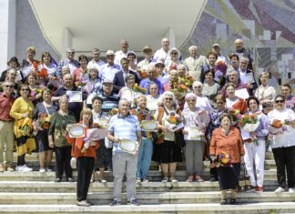 Seniorii Mangaliei, premiați de municipalitate
