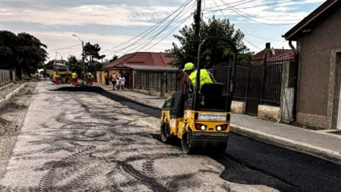 Se asfaltează străzile afectate de lucrările RAJA