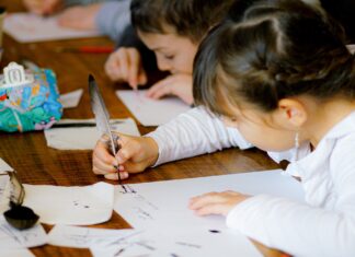 (video&foto) Atelier de scriere creativă cu pene și penițe, de Ziua Națională a Culturii, la Biblioteca Municipală Mangalia