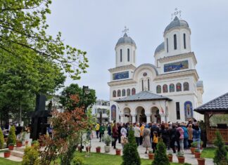 (video) Zeci de credincioși au participat la slujba de Florii de la Biserica ”Sfântul Mare Mucenic Gheorghe” Mangalia