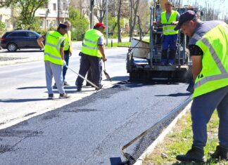 Primăria Mangalia continuă asfaltarea străzilor și întreținerea spațiilor verzi