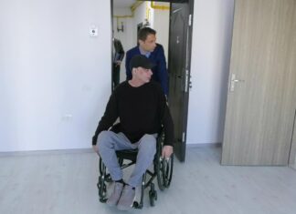Un tânăr cu dizabilități a primit locuință nouă de la Primăria Mangalia