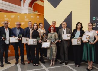 MOL România și Fundația pentru Comunitate au premiat zece profesori și antrenori remarcabili din toată țara cu Premiul Mentor pentru excelență în educație