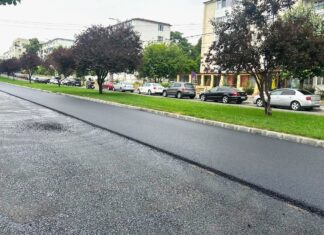 Se finalizează lucrările de asfaltare pe străzile din centrul Mangaliei