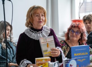 (video) Eveniment literar la Colegiul Economic Mangalia. Scriitoarea Dora Alina Romanescu și-a lansat romanul ”Anabella”