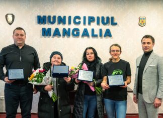 (video) Patru cetățeni ai Mangaliei au primit distincții de onoare din partea primarului Cristian Radu