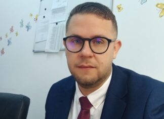 La ceas aniversar, gânduri de recunoștință pentru directorul Școlii Gimnaziale Nr. 1 Mangalia. La mulți ani, dle Florin Miron!