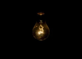 Se sistează alimentarea cu energie electrică pe mai multe străzi din „Coloniști”
