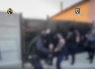 (video) Intervenție DIICOT la Mangalia: Doi bărbați reținuți pentru trafic de droguri de mare risc. O minoră, victimă a consumului
