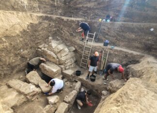 (video) Descoperire impresionantă la Mangalia, în necropola oraşului antic Callatis. Arheologii au găsit podoabe de aur, sticlă și bronz