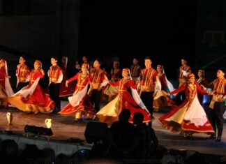 Festivalul Tinereții 2025 aduce pe scena din Mangalia tradițiile tătare prin dans și muzică