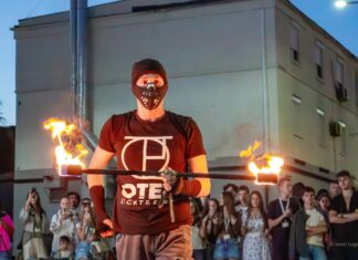 (video/foto) Oțet Light and Fire – spectacol în deschiderea evenimentului Mangalia Youth Film Festival