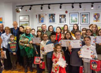 (video) „Școala de Sâmbătă” – de la vis la o „mare familie de artiști”. Vernisajul primei expoziții a cursanților la Galeria de Artă Mangalia