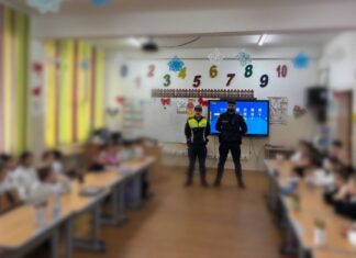 Polițiștii rutieri din Mangalia, lecție de educație rutieră pentru elevii de clasa pregătitoare