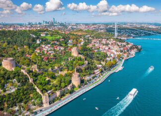 Turcia înregistrează un an istoric în turism, cu 64 de milioane de turiști și încasări de peste 65 de miliarde de dolari în 2025