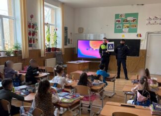 Polițiștii rutieri din Mangalia, activități de educație rutieră pentru elevii din Chirnogeni și Plopeni