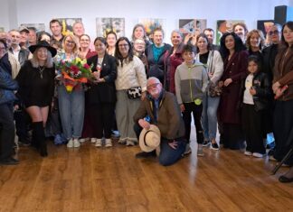 (video) „Ecoul fragil al tăcerii”: O incursiune în universul artistic al Athenei Maloș Biserică la Galeria de Artă Mangalia