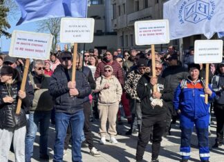 (video) Sute de angajați ai Damen Shipyards Mangalia au protestat, marți, 28 aprilie, în ziua declarării falimentului șantierului