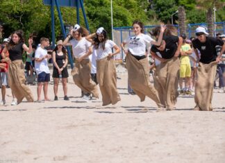 (foto) Peste 200 de copii au sărbătorit „Ziua Apelor” pe Plaja Laguna din Mangalia